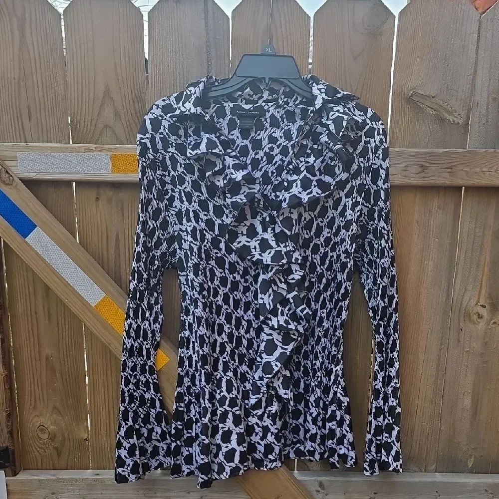 Stylish Black and White Women's Top